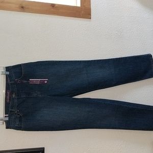 NWT Gloria Vanderbilt Amanda Jeans 8 Average